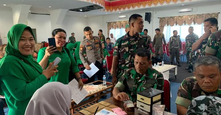 HUT Korem 032/Wirabraja ke-40 dan Persit ke-79 Gelar Donor Darah Massal