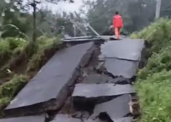 Ratusan Meter Jalan Penghubung Antar Kecamatan Amblas di Pemalang Akibat Longsor