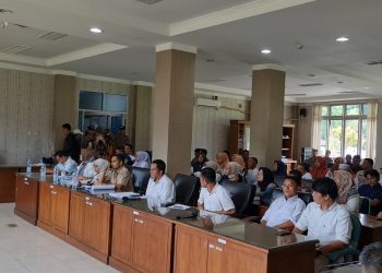 Ratusan Nakes dan Tenaga Honorer Datangi DPRD Pasaman Barat