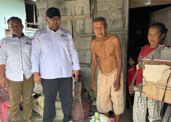 Prabowo Mania 08 Langkat Beri Bantuan Kepada Pemulung Tua di Langkat