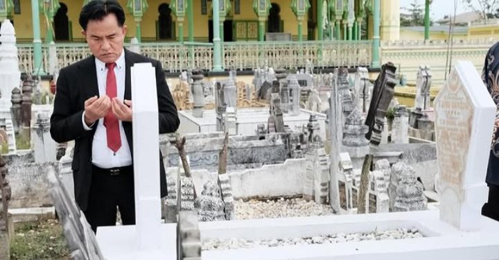 Yusril Ihza Mahendra Prihatin: Makam Pahlawan Nasional Tengku Amir Hamzah Kurang Terawat