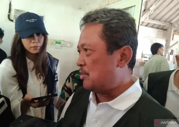 Menteri KKP Sebut Ada Nelayan Klaim Pasang Pagar Laut di Tangerang