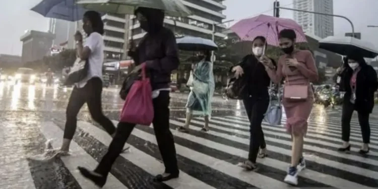 Senin, Seluruh Kota Besar Indonesia Diguyur Hujan Ringan-Berpetir