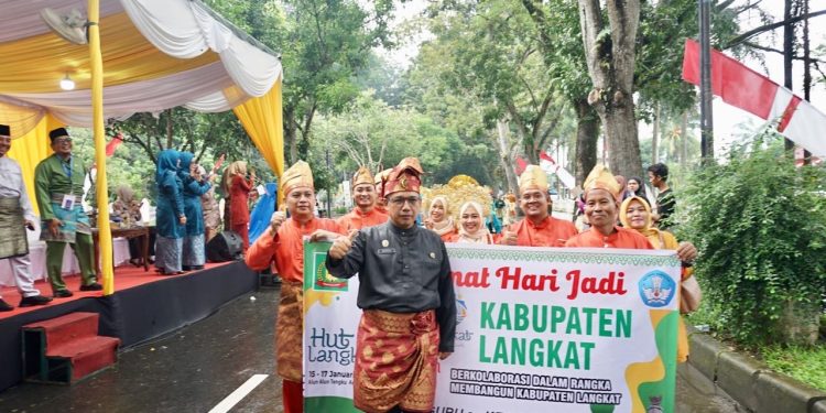 Pj Bupati Langkat Lepas Karnaval Budaya 14 Etnik, Meriahkan HUT ke-275 Kabupaten Langkat