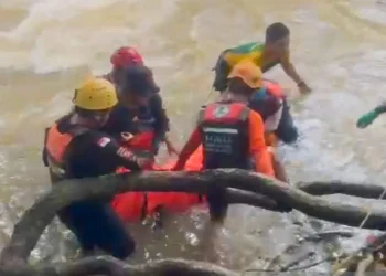 Tim SAR Evakuasi Tiga Jasad Mahasiswa Unhas di Sungai Maros