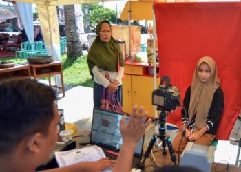 Apa Perbedaan Foto KTP Berlatar Biru dan Merah? Simak Penjelasannya!