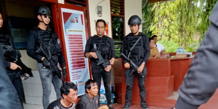 Tim Bareskrim Amankan Mobil Boks Bawa Ganja 500 kg di Pasaman Barat