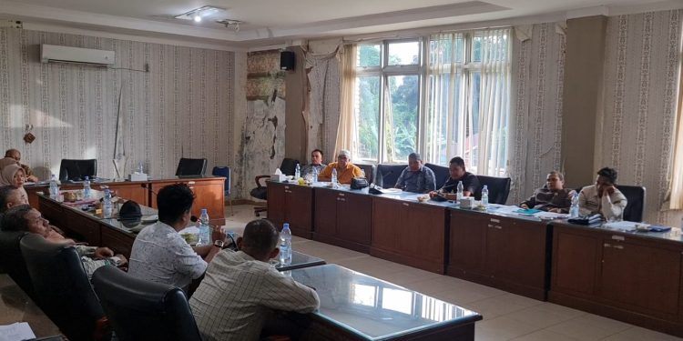 Bantu Selesaikan Permasalahan Tanah Ulayat, DPRD Pasaman Barat Gelar Rapat Gabungan Komisi dengan Pihak Terkait