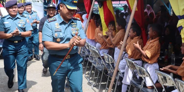 LANAL Tegal Bersama HNSI dan Komunitas Otomotif Gelar Makan Bergizi Gratis untuk Masyarakat