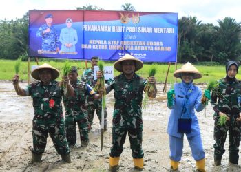 Kasau Kunjungi Lanud Leo Wattimena Morotai, Perkuat Kesiapan Operasional dan Dukung Ketahanan Pangan