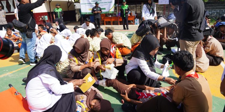 Pelajar dan Guru SMA Kartika XIV-1 Banda Aceh Gelar Simulasi Mitigasi Gempa dan Tsunami