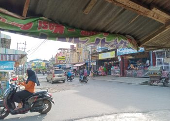 Satpol PP Diminta Tertibkan Ruko di Tanjung Pura yang Kuasai Bahu Jalan