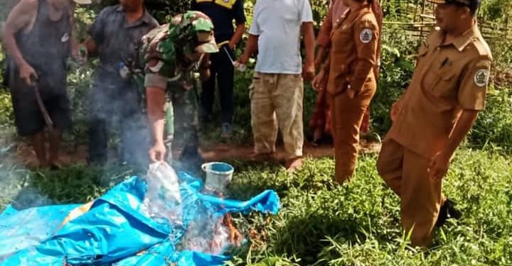Warga Sarudik Bongkar Gubuk Diduga Tempat Penyalahgunaan Narkoba