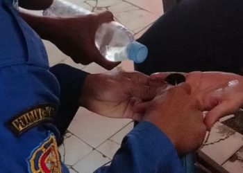 Tim Damkar Pemalang Bantu Siswa SMP Lepas Cincin yang Terlalu Ketat