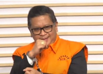 Resmi Ditahan, Hasto Minta KPK Juga Periksa Keluarga Jokowi