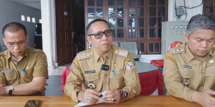 Ribuan Honorer di Taput Tak Terima Gaji Tiga Bulan, Malah Diberhentikan