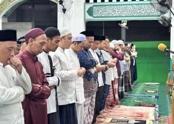 Kehangatan Ramadhan di Lapas Cipinang: Kalapas Wachid Wibowo Sholat Tarawih Bersama Warga Binaan