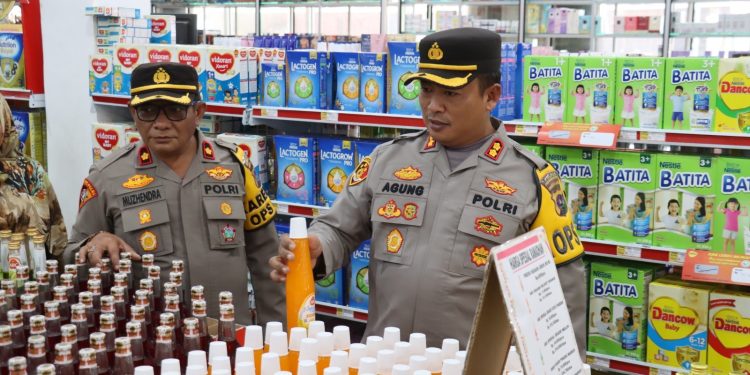 Kapolres Pasbar Bersama Dinas Terkait, Sidak Beberapa Swalayan Dan Grosir Beras