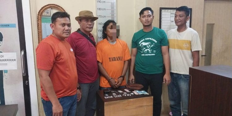 Reskrim Polsek Padang Tualang Grebek Rumah Terduga Bandar Sabu Jaringan Tiga Kecamatan