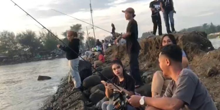 Ngabuburit Sambil Mancing di Dermaga Tanjungsari Pemalang, Sensasi Menunggu Buka Puasa dengan Pemandangan Indah