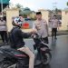 Kapolres Pasbar Kembali Bagikan Takjil Sebagai Wujud Kepedulian Polri Hadir Untuk Masyarakat