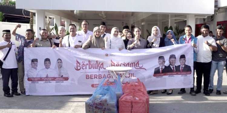 DPD Gerindra Sumut Berbagi Takjil di Bulan Ramadhan, Ibu Ayin: “Semoga Membawa Keberkahan”