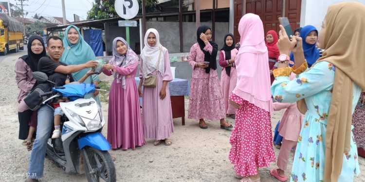 Yayasan Pendidikan Al-Ma’arif Gebang Berbagi Takjil, Tebarkan Kebahagiaan di Bulan Ramadhan