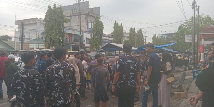 DPD dan SATMA MILENIAL AMPI Langkat Berbagi Takjil, Wujud Syukur di Bulan Ramadhan