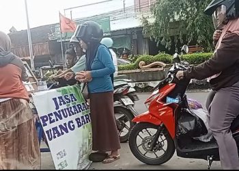 Jelang Lebaran, Lapak Penukaran Uang Baru di Pemalang Diserbu Warga