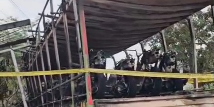 Truk Bermuatan 46 Motor Terbakar di Jalinsum Labusel