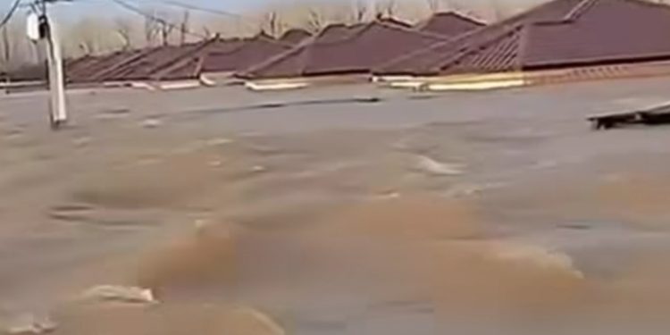 Banjir Besar Lumpuhkan Bekasi, Akses ke Grand Galaxy Park Terganggu