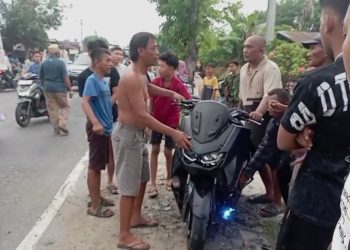 Dua Sepeda Motor Tanpa Plat Polisi Tabrakan di Gebang