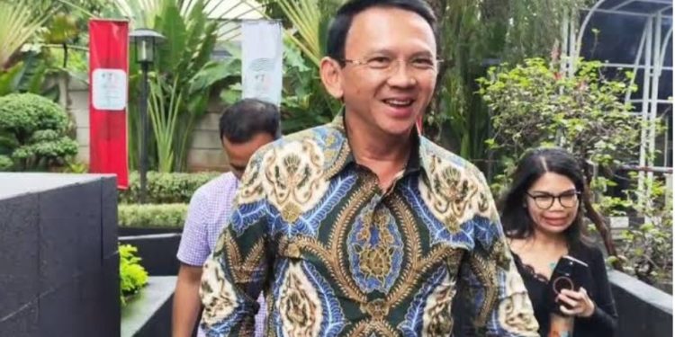 Ahok Diperiksa Kejagung 8 Jam dengan Dicecar 20 Pertanyaan