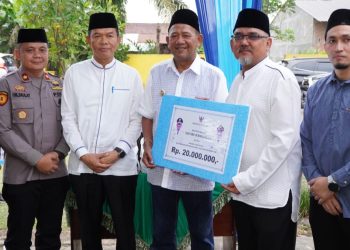 Bupati Langkat Syah Afandin Serahkan Bantuan Rp920 Juta untuk 46 Masjid dalam Safari Ramadhan 2025