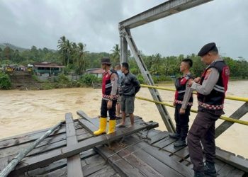 Sungai di Nias Barat Meluap, Jembatan Ambruk-Rumah Warga Terendam
