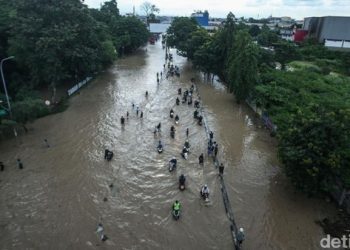 Banjir 2025 dan Krisis Lingkungan.
