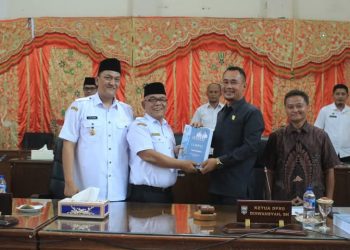 Bupati Yulianto dan Wabup M. Ihpan Bacakan LKPJ Bupati Pasaman Barat Tahun 2024