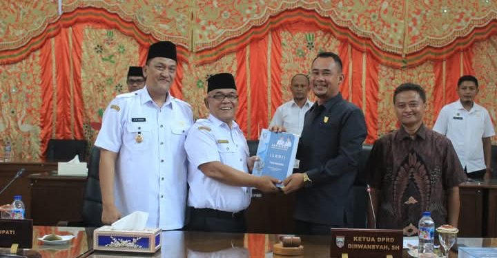 Bupati Yulianto dan Wabup M. Ihpan Bacakan LKPJ Bupati Pasaman Barat Tahun 2024