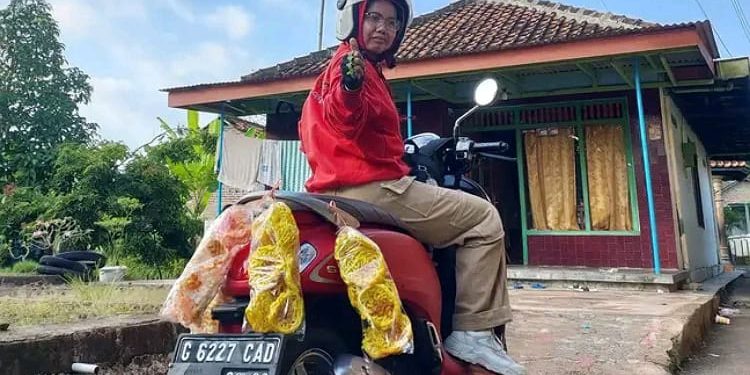 Viral! Pemudik Wanita Asal Pemalang Mudik Sendirian Naik Motor dari Bogor: “Me Time Sekaligus Pulang Kampung”