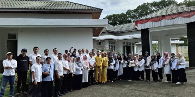 Ketua DPRD Pasbar Gelar Acara Halal Bihalal Seluruh Pegawai Sekretariat Dewan