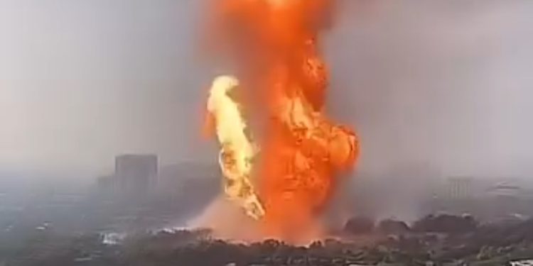 Kebakaran Besar di Pipa Gas Petronas, 112 Orang Terluka