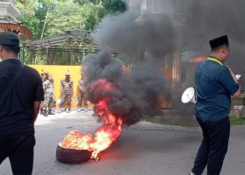 Mahasiswa SEMMI Demo Kantor Bupati Langkat, Tuntut Pencopotan Kadis PMD Terkait Pungli Dana Desa