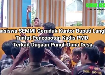 Belasan Mahasiswa Bakar Ban Bekas Demo Kantor Bupati Langkat