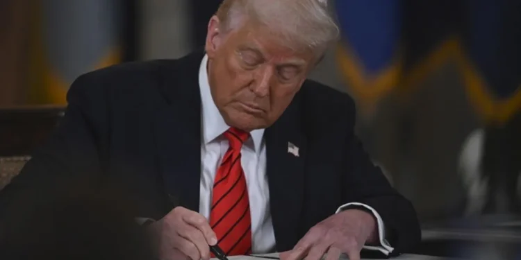 Dua Belas Negara Bagian AS Gugat Pemerintahan Trump