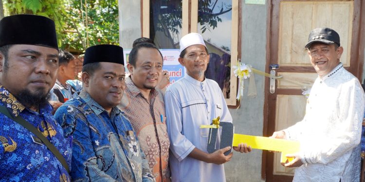 Bupati Langkat Serahkan Kunci Program Bedah Rumah di Tapak Kuda