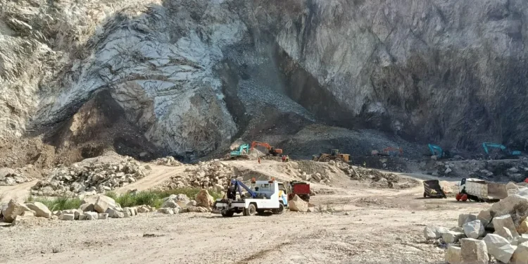 Polisi Sebut Ada 11 Korban Longsor Gunung Kuda Belum Ditemukan