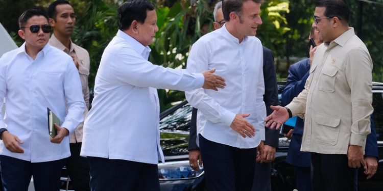 Dampingi Presiden Prabowo, Menteri Ekraf Teuku Riefky Harsya Sambut Macron di Borobudur