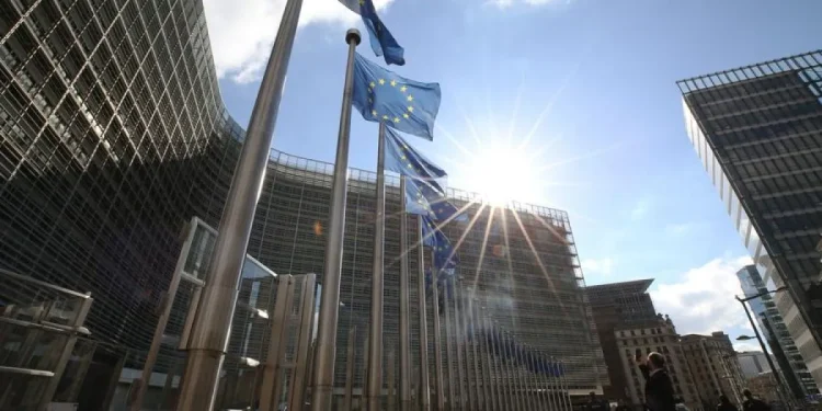 Bursa Eropa Anjlok, Trump Ancam Terapkan Tarif 50 Persen Untuk Impor