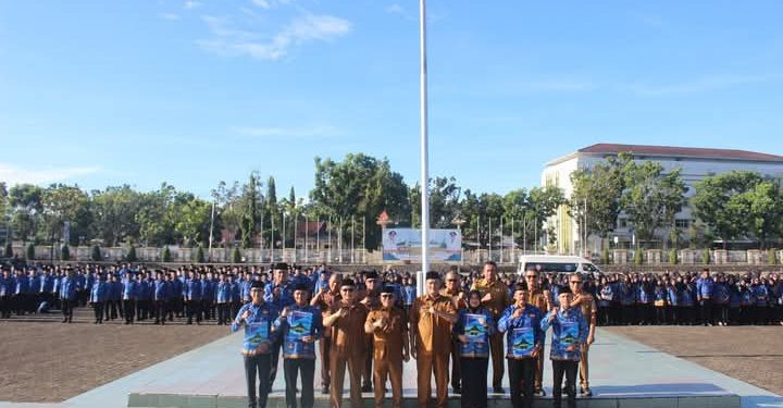 Bupati Pasbar Serahkan 1.043 SK PPPK Formasi Tahun 2024