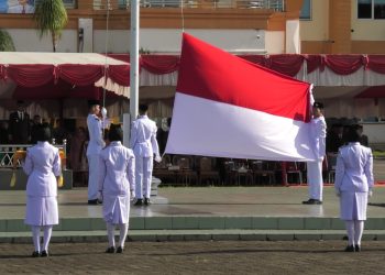Pemda Pasbar Gelar Upacara Peringatan Hari Pendidikan Nasional dan Hari Otonomi Daerah ke-XXIX Tahun 2025